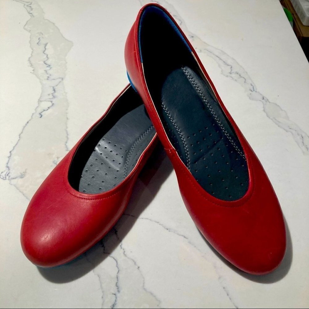 ECCO Sz 41 Slip On Loafer Shoes Red and Blue Antislip Sole